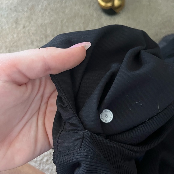 Lululemon define jacket reversible// size 6 - Picture 4 of 4